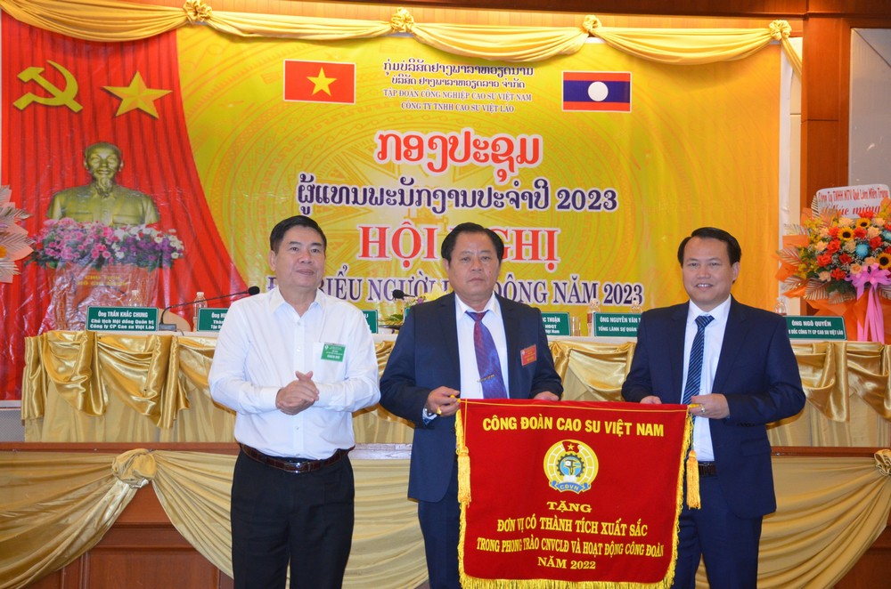 hình ảnh cao su việt lào